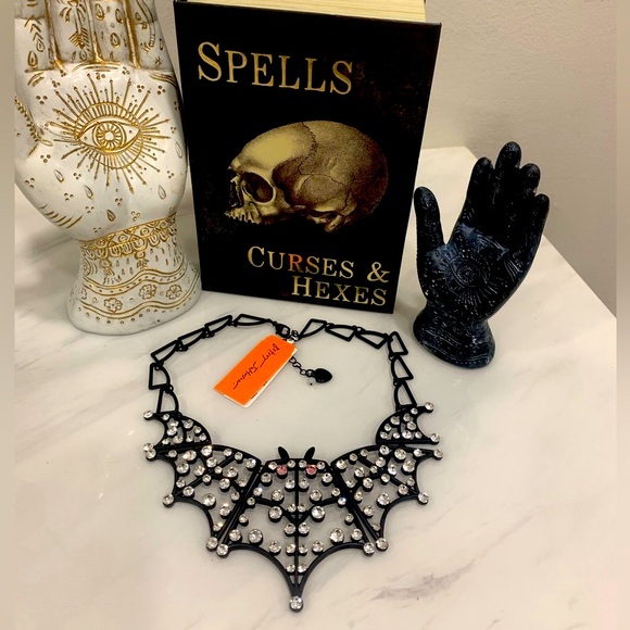 BETSEY JOHNSON Bat 🦇 Necklace NEW With Tags & Box - Picture 2 of 7